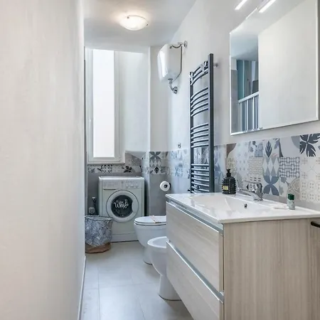 Travel & Station Apartment By Pleiades Home Livorno Exterior photo